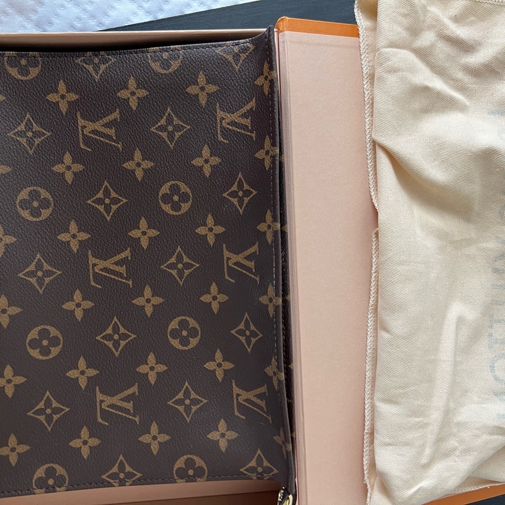 LouisVuitton Pouch